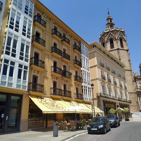 Flats Friends Plaza De La Reina Hotel Valencia Exterior photo