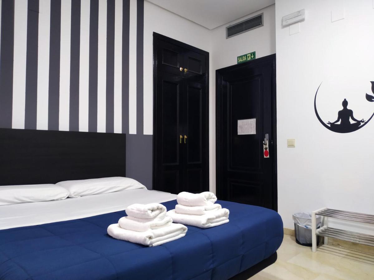 Flats Friends Plaza De La Reina Hotel Valencia Exterior photo