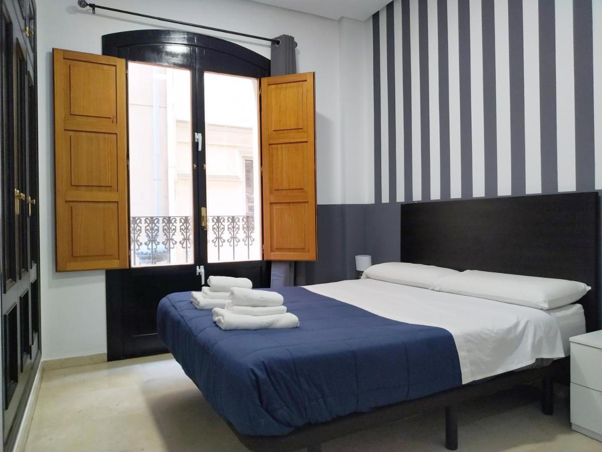 Flats Friends Plaza De La Reina Hotel Valencia Exterior photo