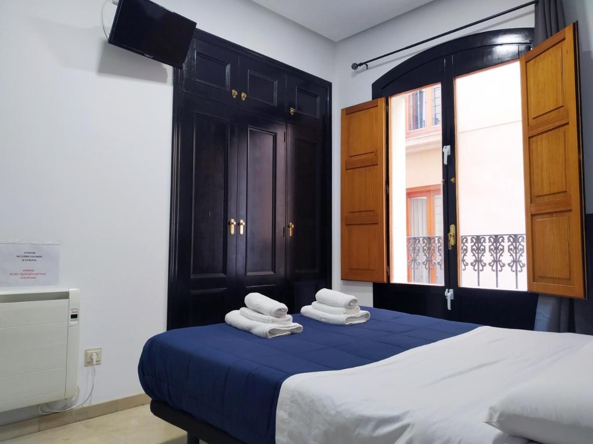 Flats Friends Plaza De La Reina Hotel Valencia Exterior photo