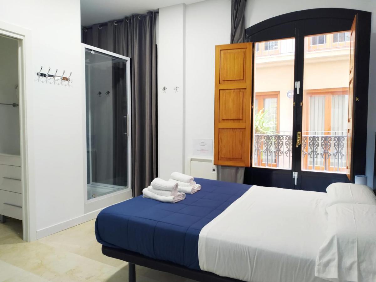Flats Friends Plaza De La Reina Hotel Valencia Exterior photo