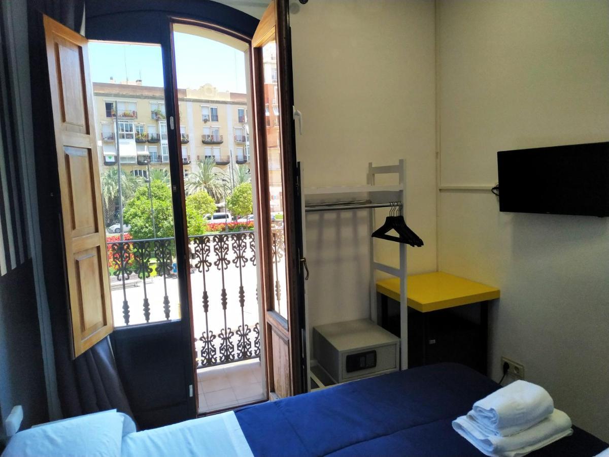 Flats Friends Plaza De La Reina Hotel Valencia Exterior photo