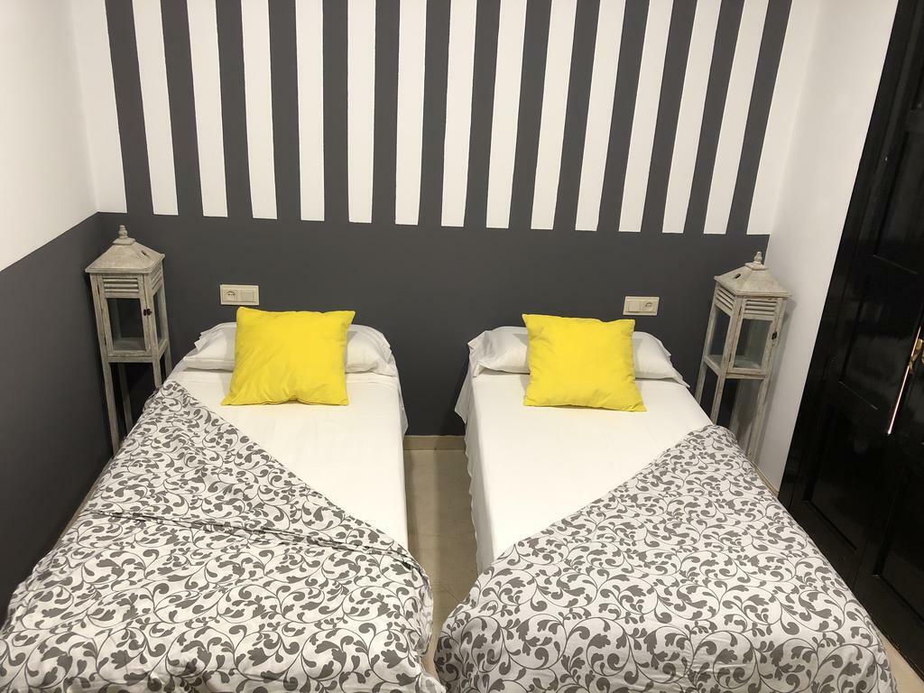 Flats Friends Plaza De La Reina Hotel Valencia Room photo